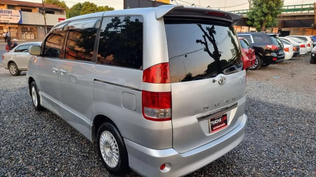 Toyota Noah — foto 3