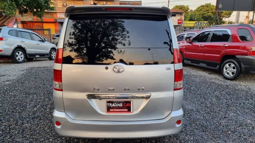 Toyota Noah — foto 4
