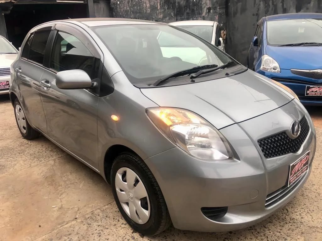 Toyota Vitz — foto 2