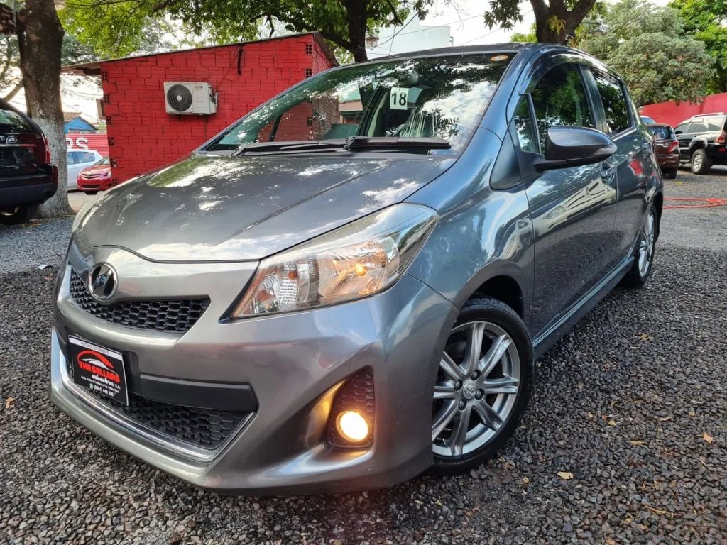 Toyota Vitz — foto 1