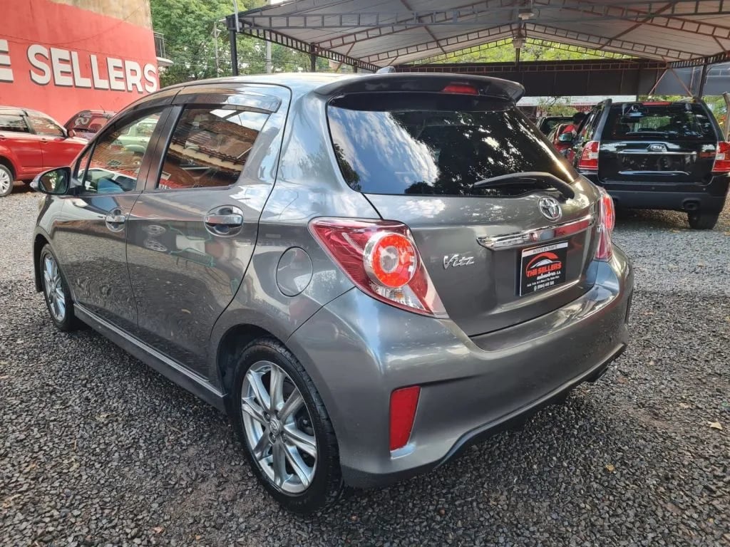 Toyota Vitz — foto 3