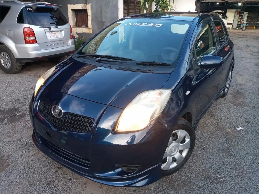 Toyota Vitz — foto 1