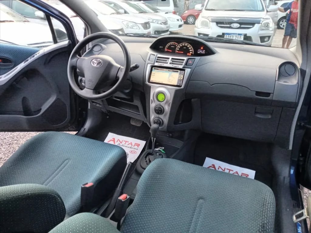 Toyota Vitz — foto 3