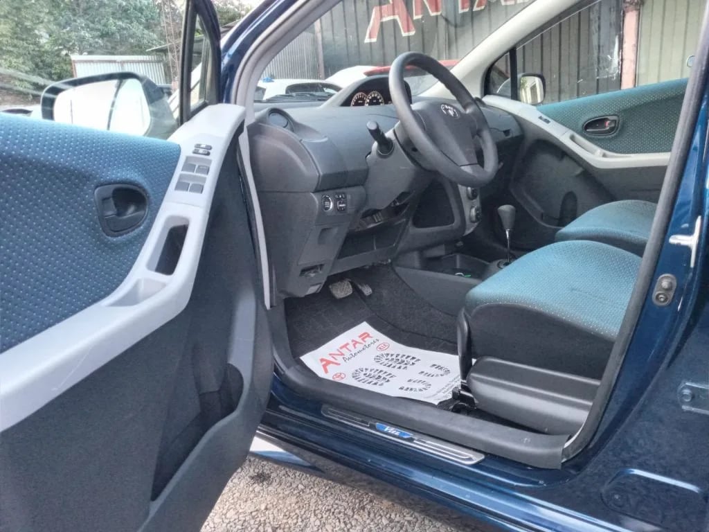 Toyota Vitz — foto 4