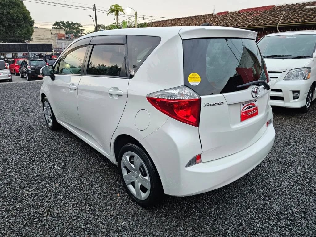 Toyota Ractis — foto 2