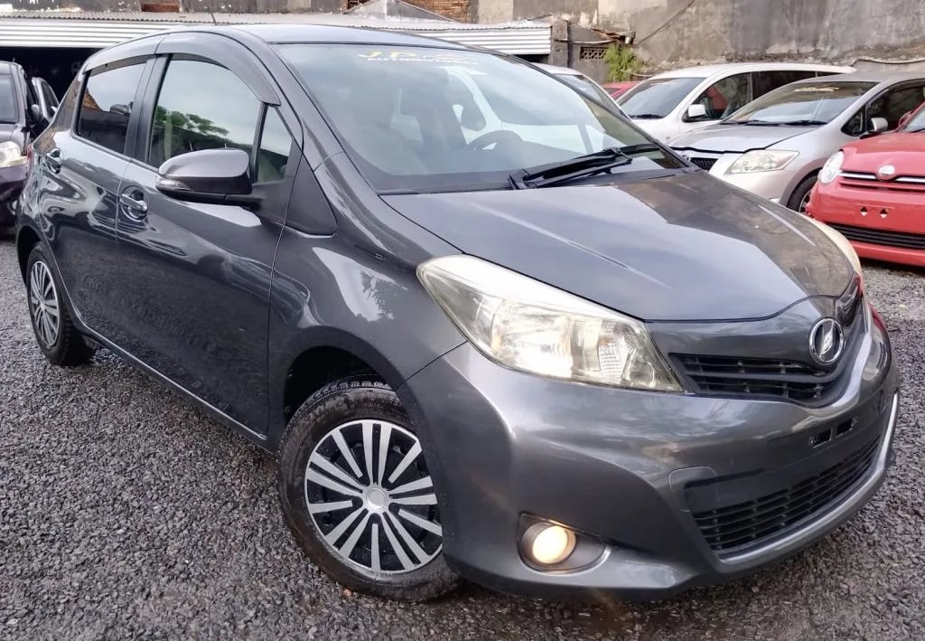 Toyota Vitz — foto 1