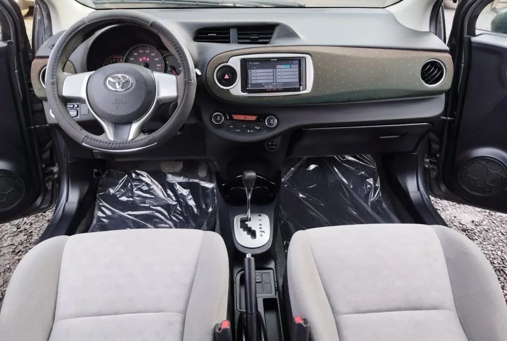Toyota Vitz — foto 4