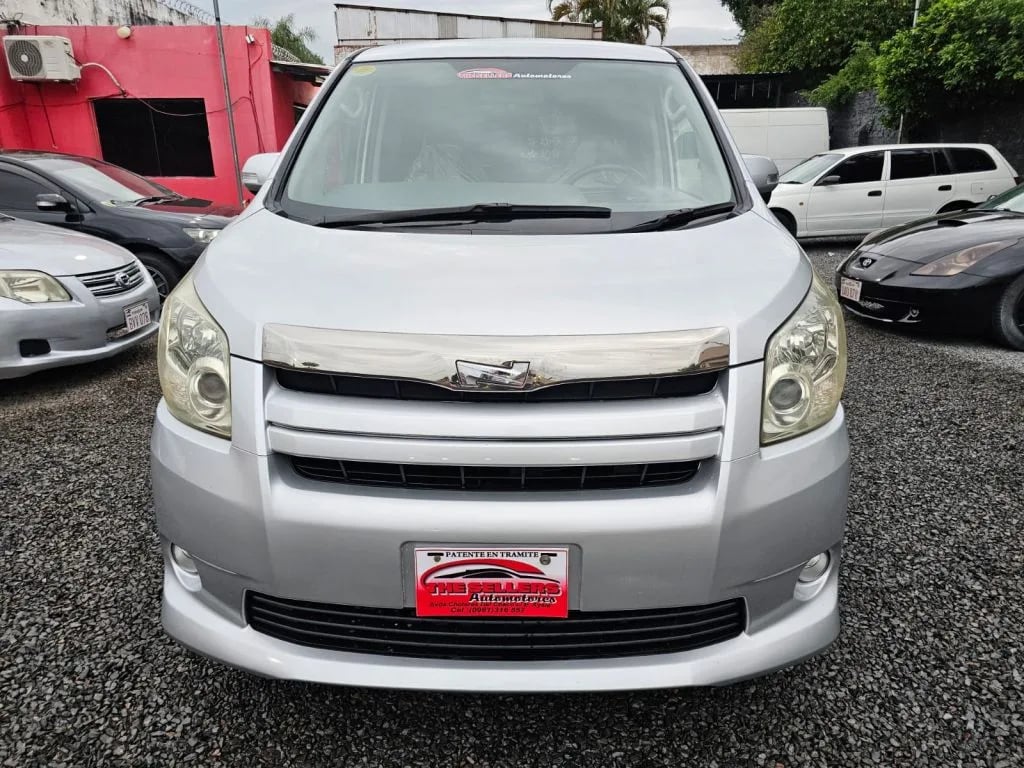 Toyota Noah — foto 5