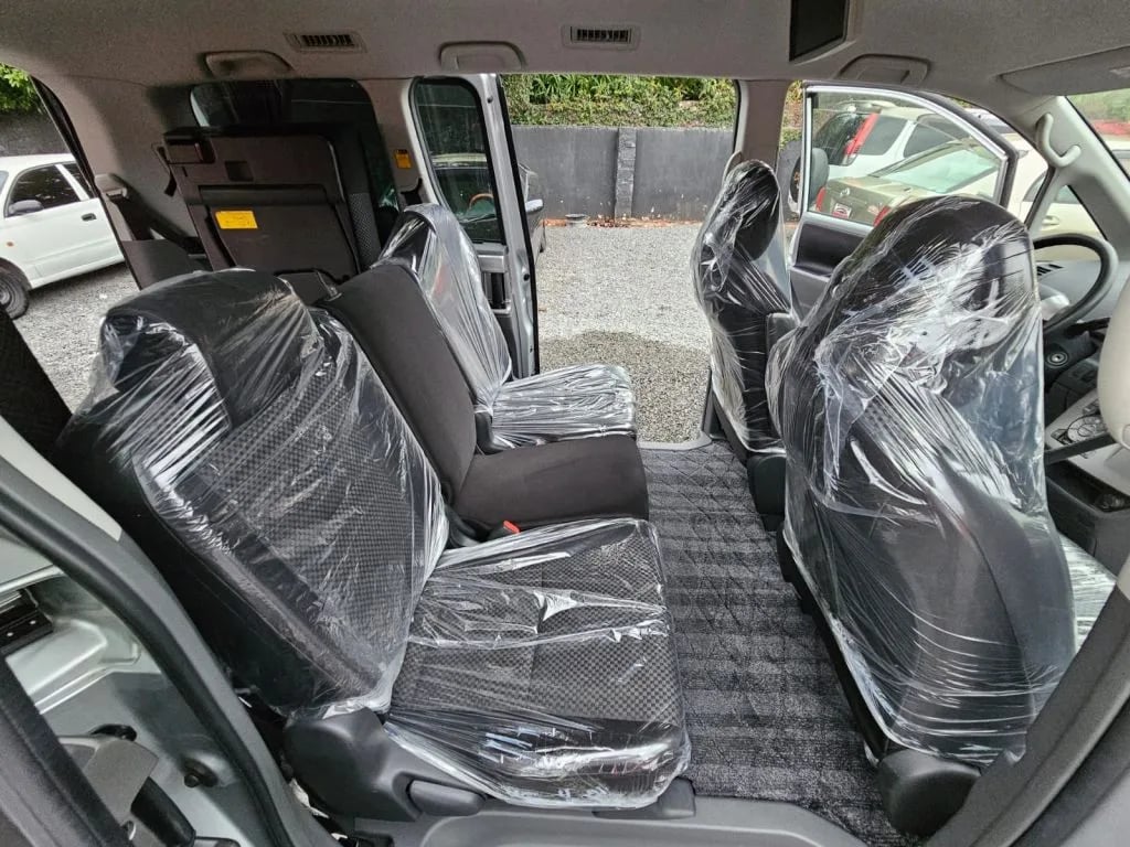 Toyota Noah — foto 9