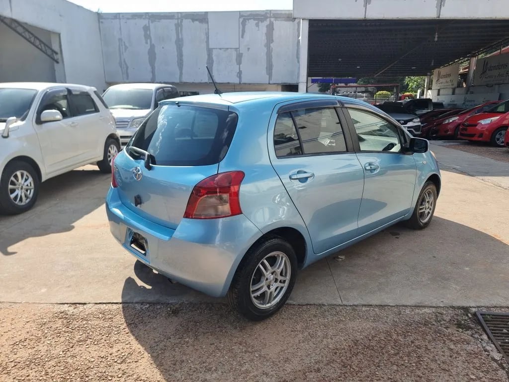 Toyota Vitz — foto 3