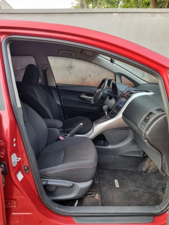 Toyota Auris — foto 2