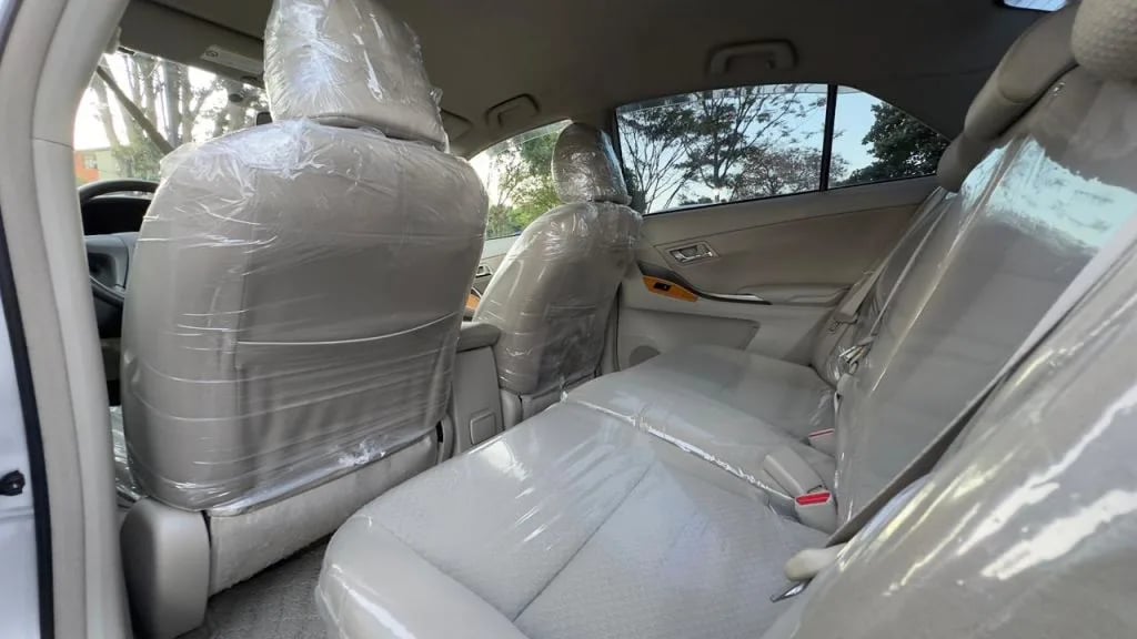 Toyota Premio — foto 2
