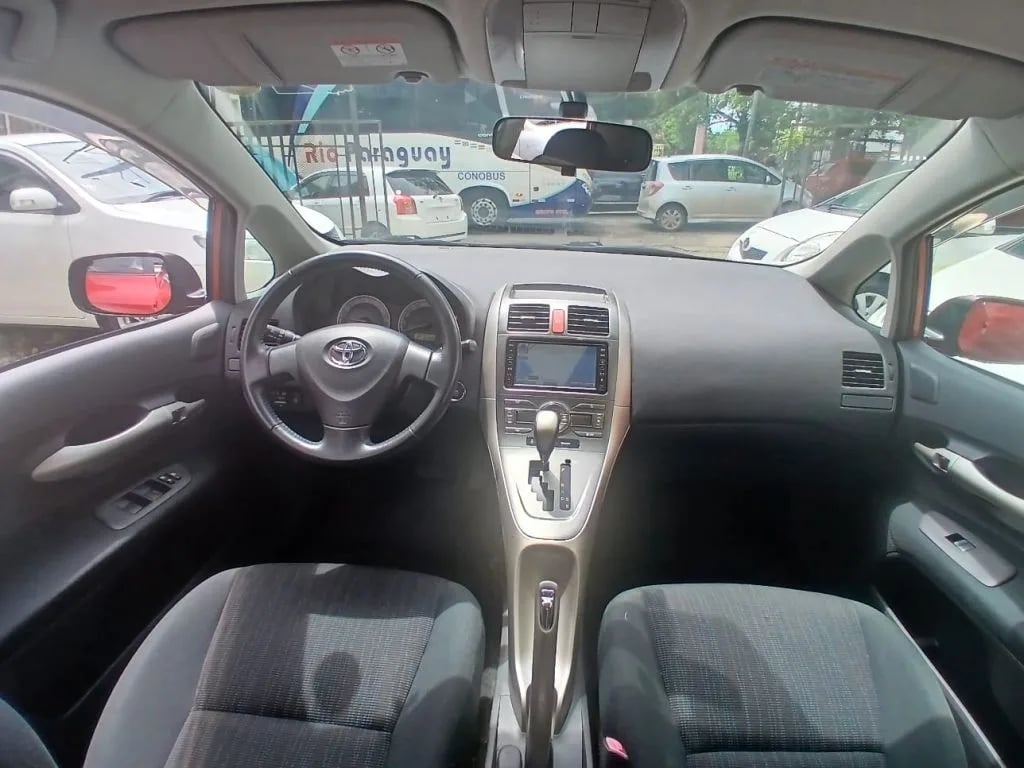 Toyota Auris — foto 1