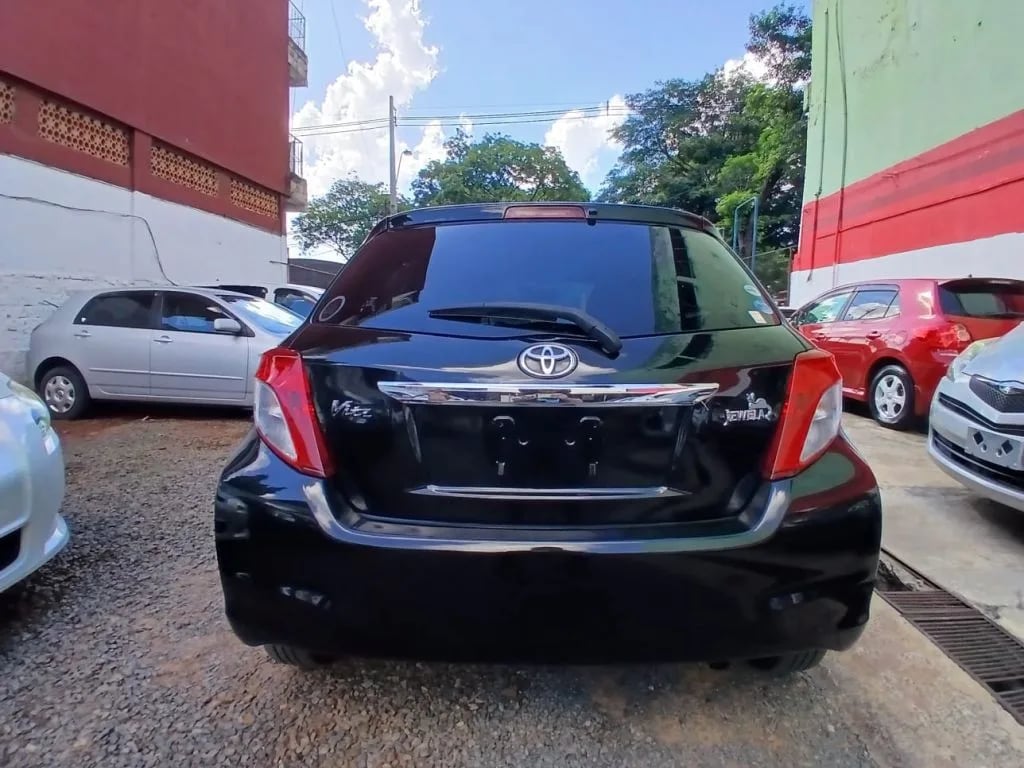 Toyota Vitz — foto 3