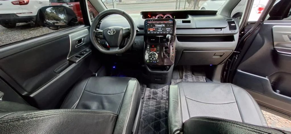 Toyota Voxy — foto 8