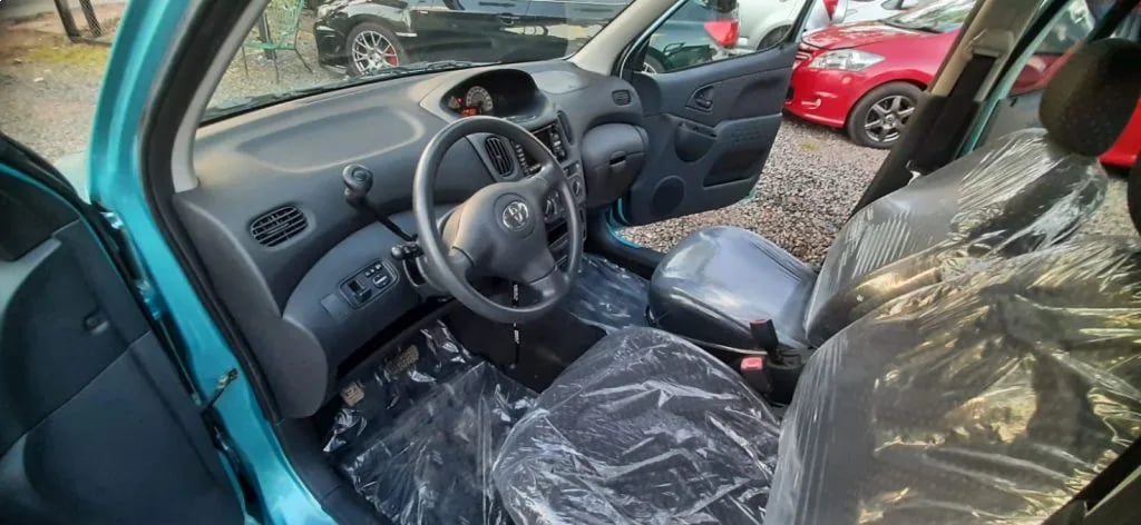 Toyota Funcargo — foto 2