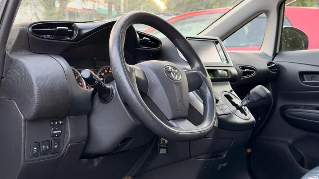 Toyota Wish — foto 7