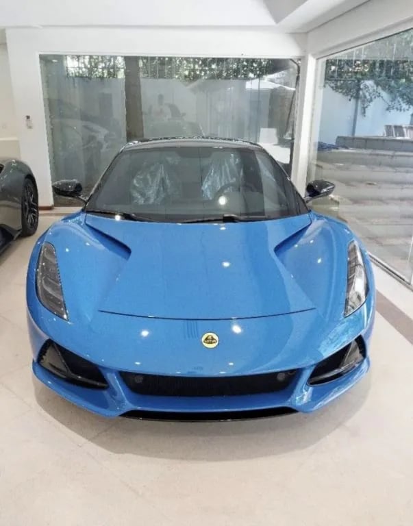 Lotus Emira — foto 1