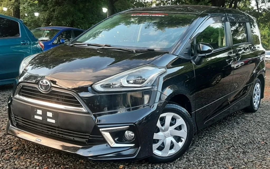 Toyota Sienta — foto 3