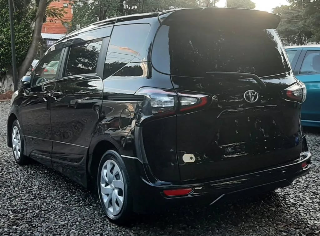 Toyota Sienta — foto 9