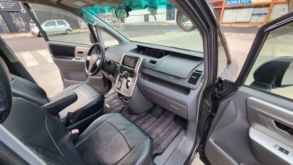 Toyota Noah — foto 7