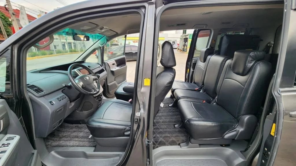 Toyota Noah — foto 8