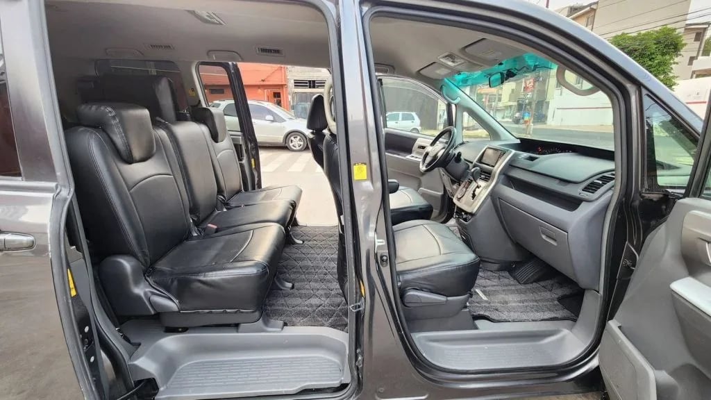 Toyota Noah — foto 9