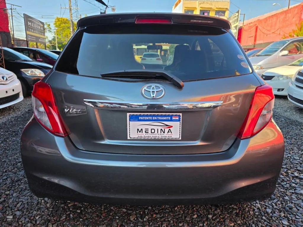 Toyota Vitz — foto 3