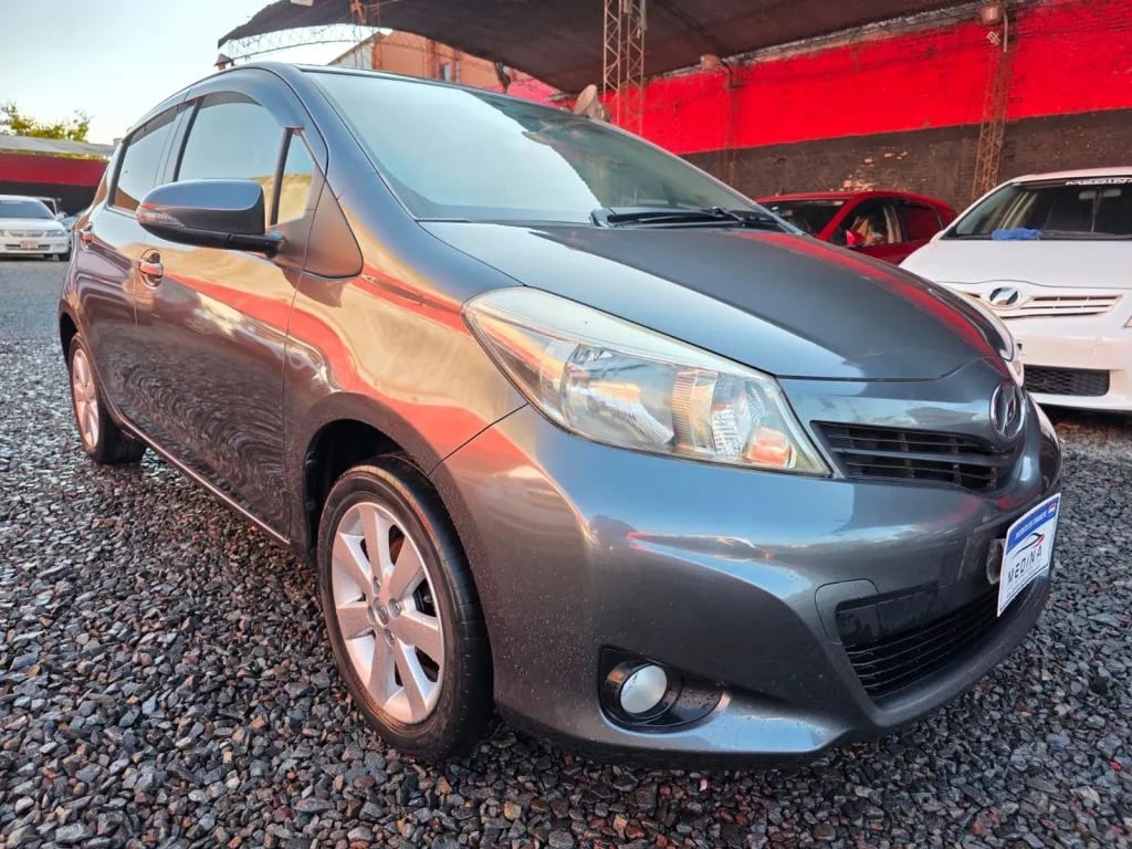 Toyota Vitz — foto 4