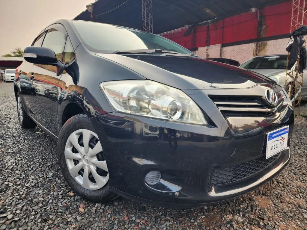 Toyota Auris — foto 1
