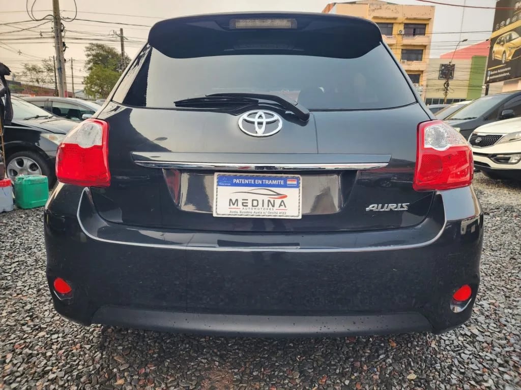 Toyota Auris — foto 2