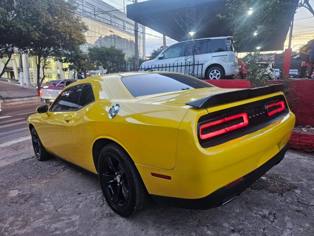 Dodge Challenger — foto 4
