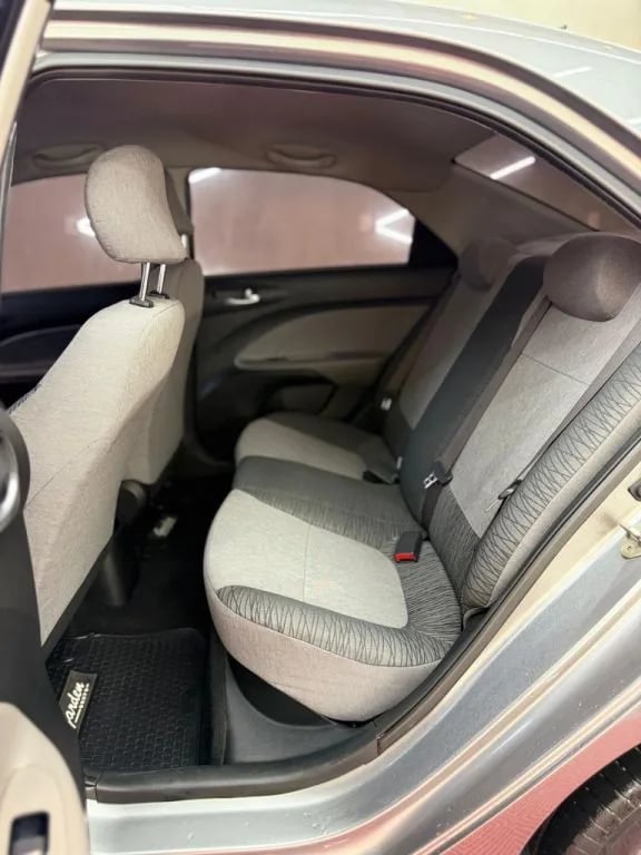 Kia Soluto — foto 5