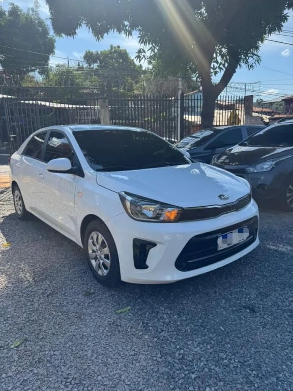 Kia Soluto — foto 5