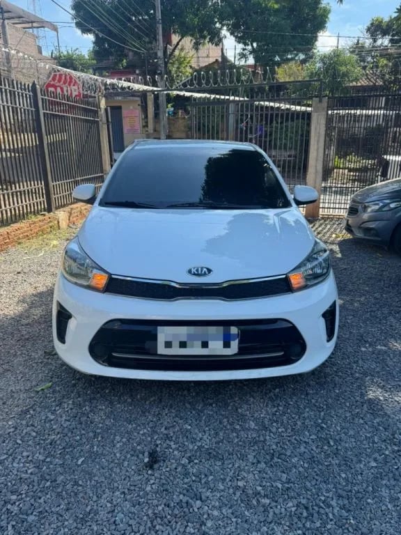 Kia Soluto — foto 6