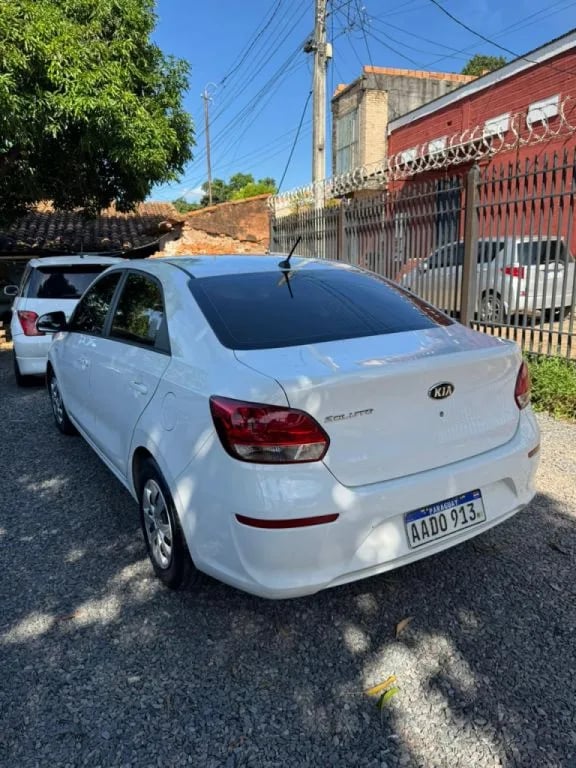 Kia Soluto — foto 7