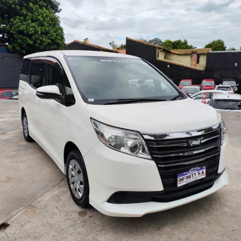 Toyota Noah — foto 2