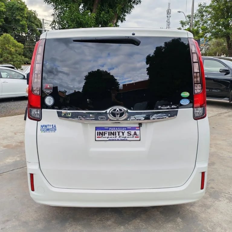 Toyota Noah — foto 6