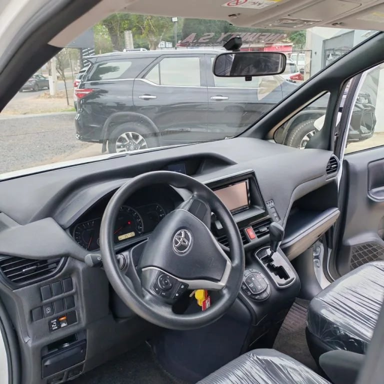 Toyota Noah — foto 7