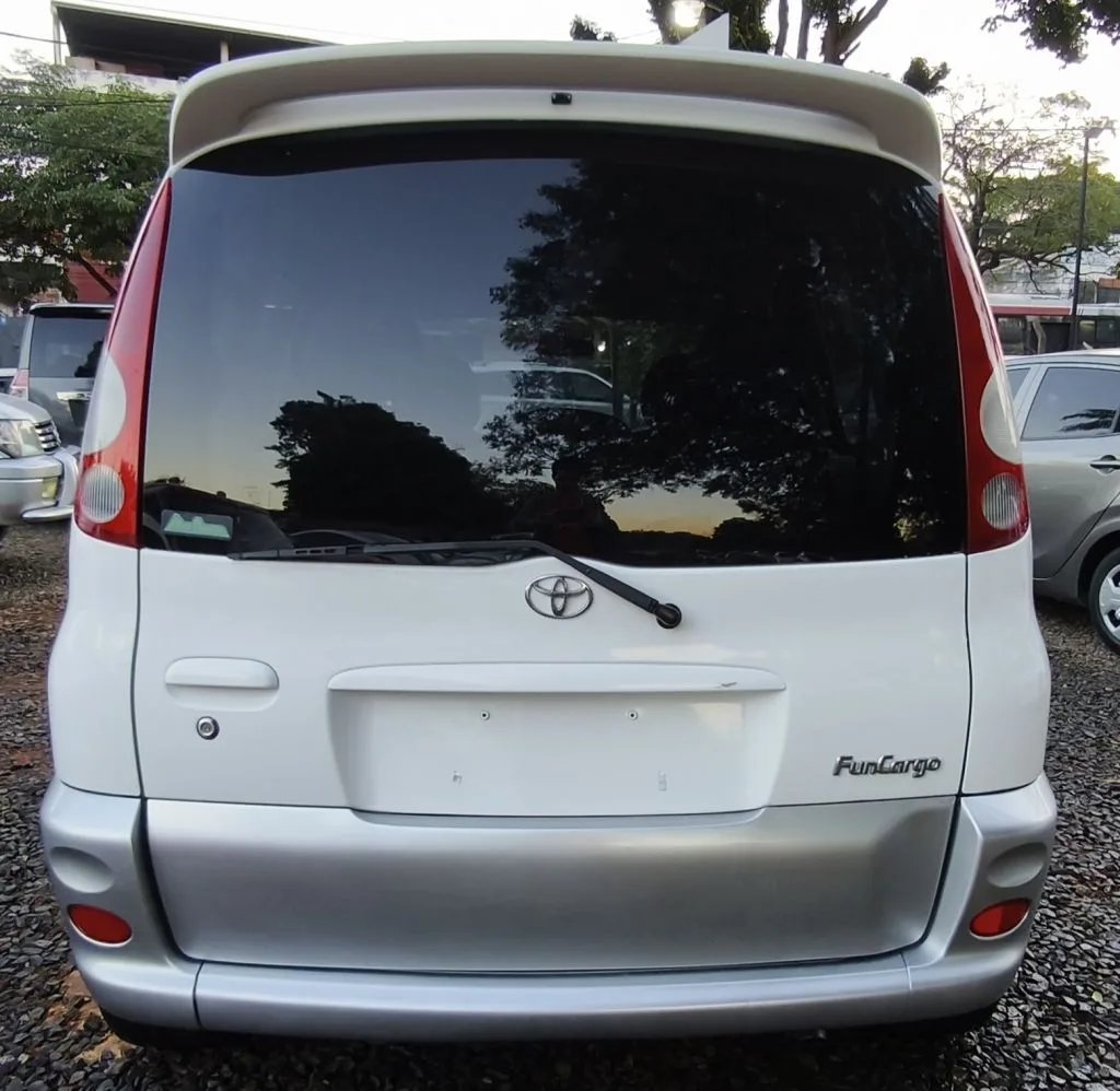 Toyota Funcargo — foto 2