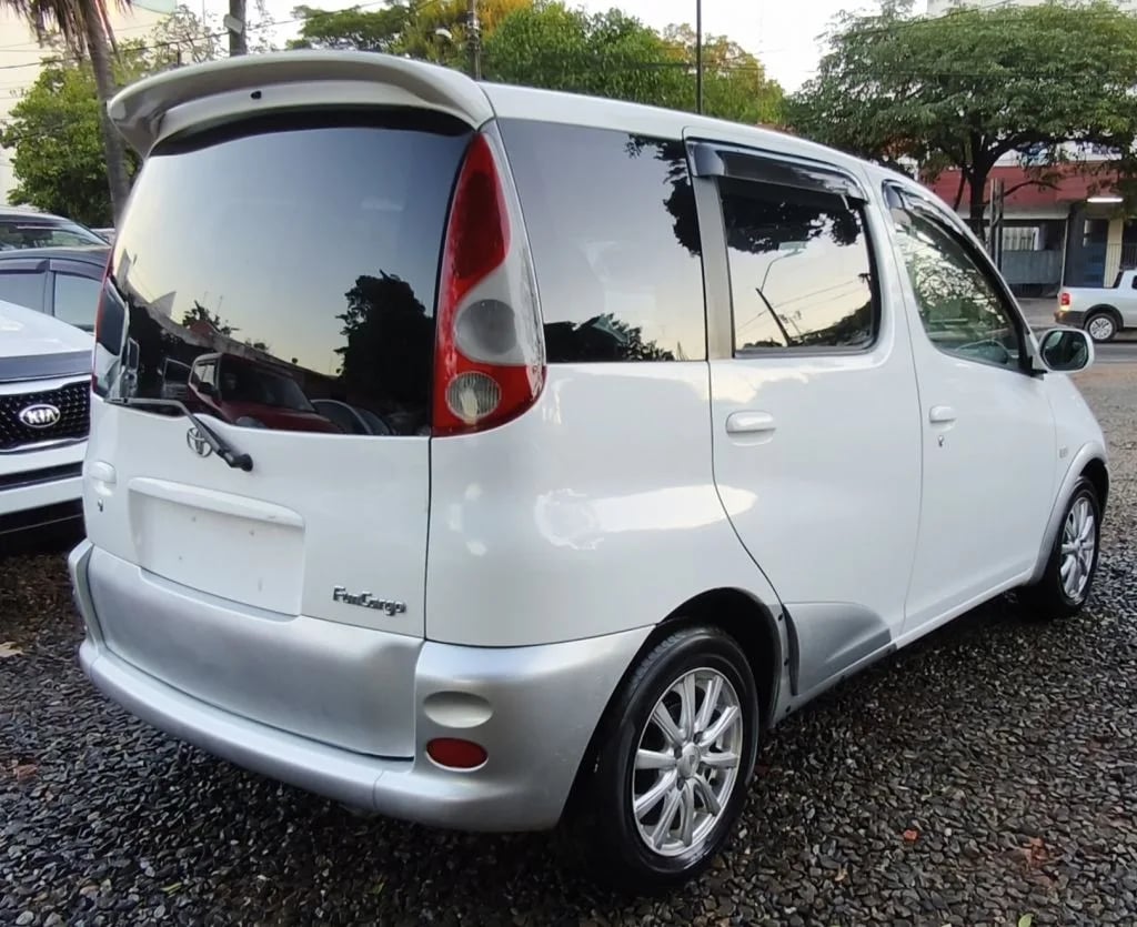 Toyota Funcargo — foto 4