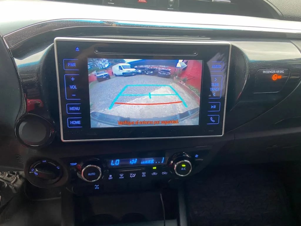 Toyota Hilux — foto 2