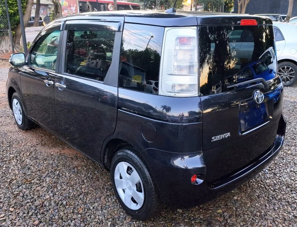 Toyota Sienta — foto 5