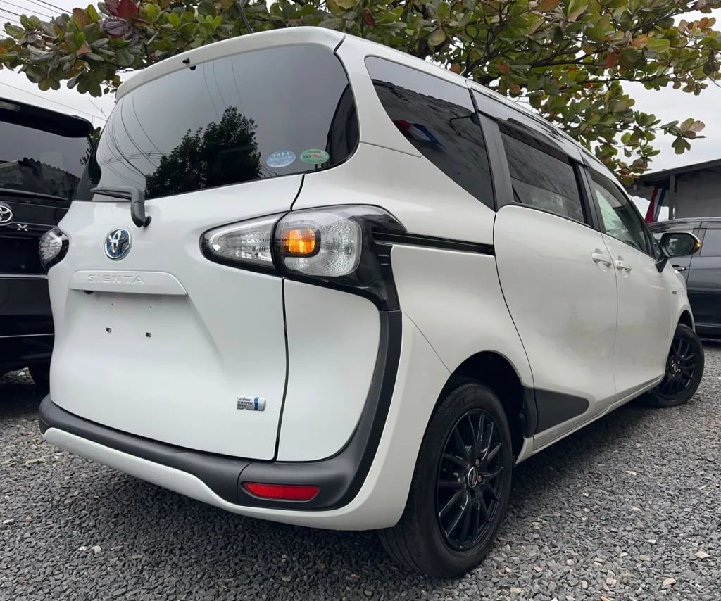 Toyota Sienta — foto 5