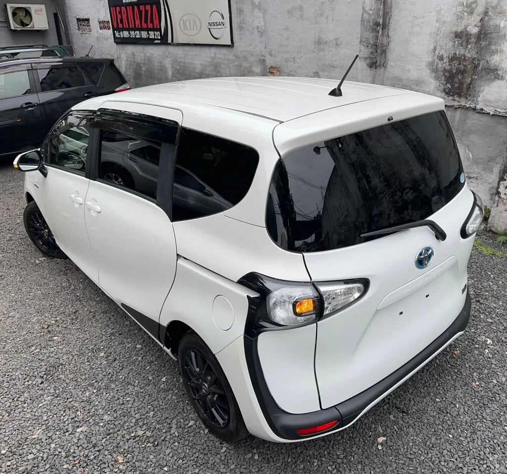 Toyota Sienta — foto 9
