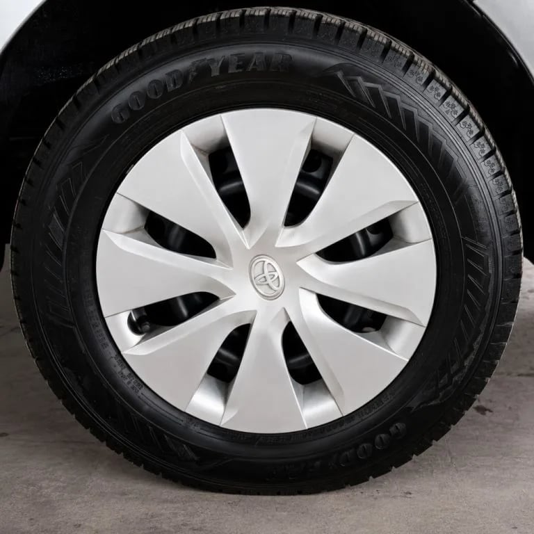 Toyota Auris — foto 2