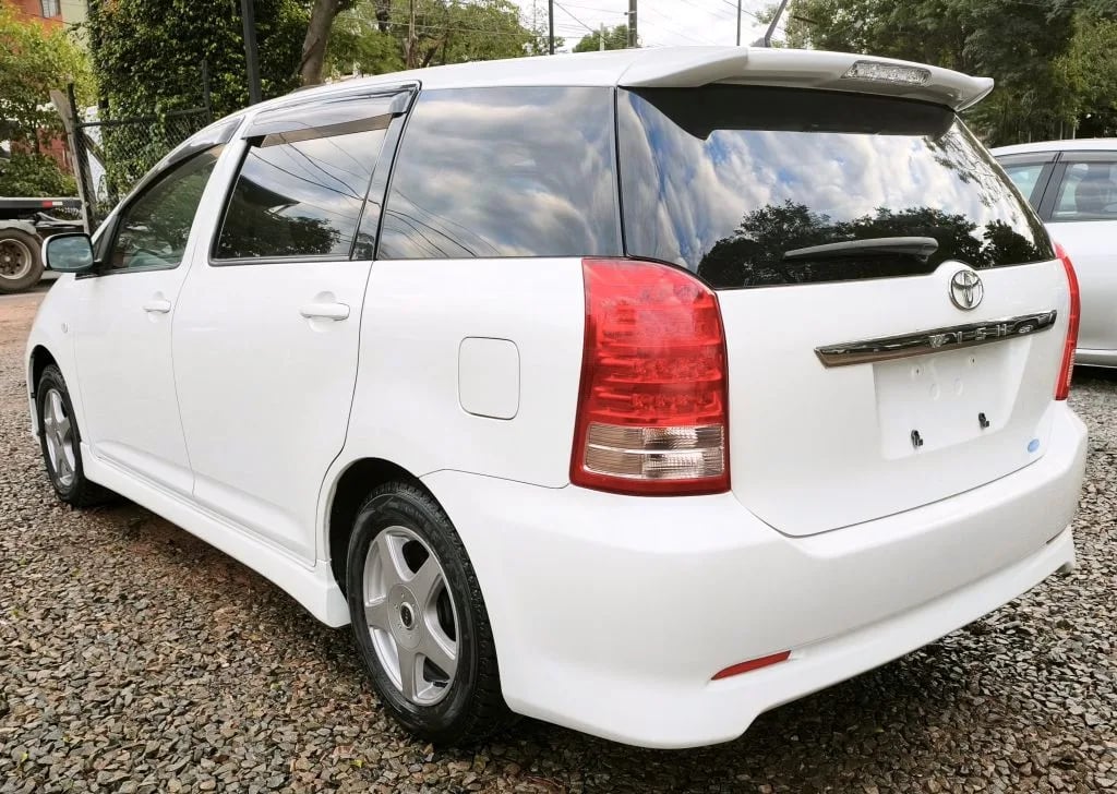 Toyota Wish — foto 5