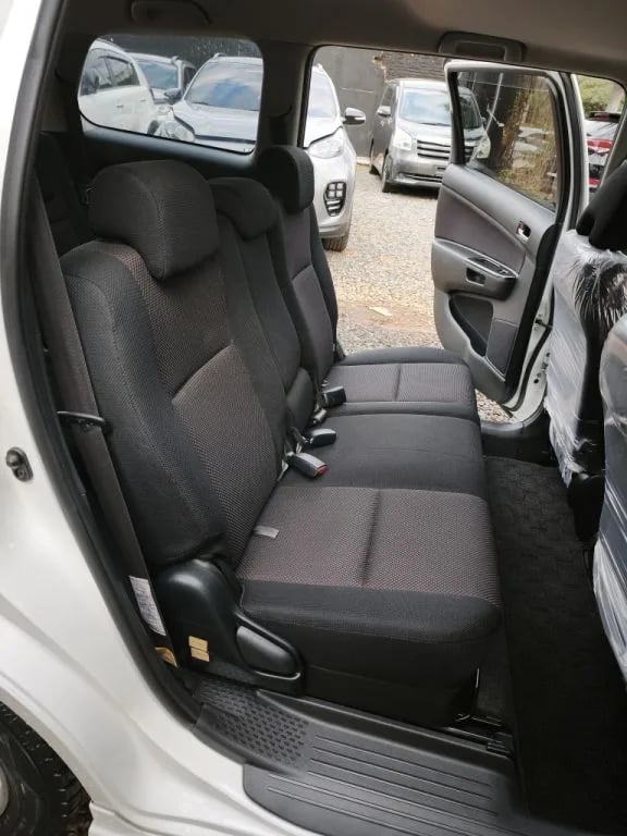 Toyota Wish — foto 9