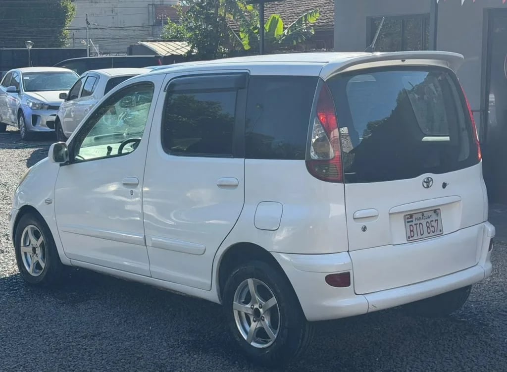 Toyota Funcargo — foto 3