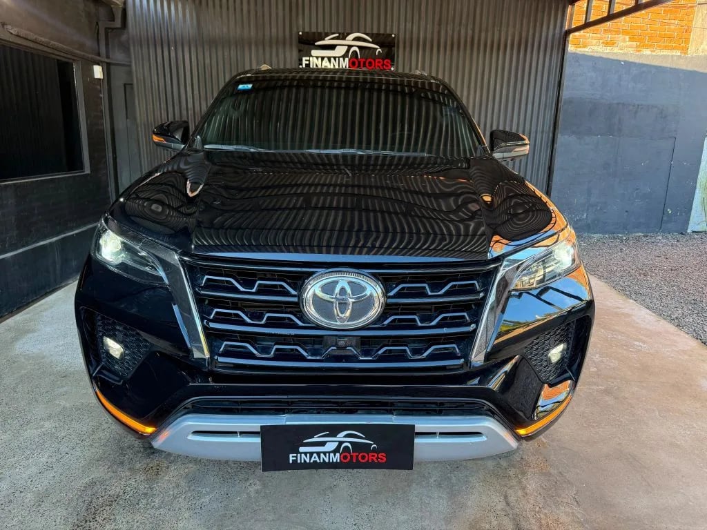Toyota Fortuner — foto 2